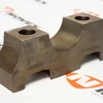 17A-30-16331 KOMATSU Крышка крепления катка опорного