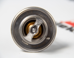 2830734 Термостат CNH 504038890