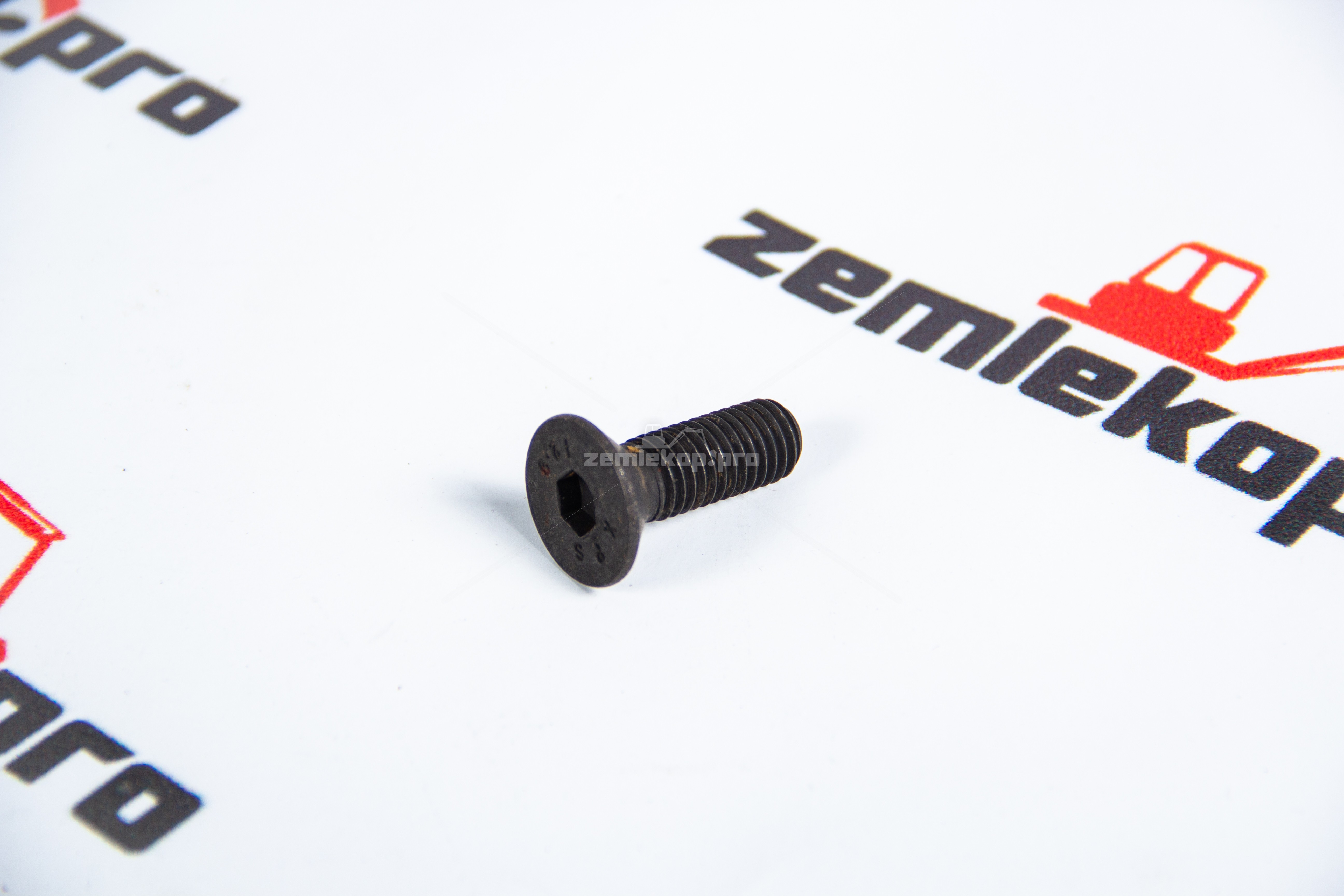 47519334 Винт CNH