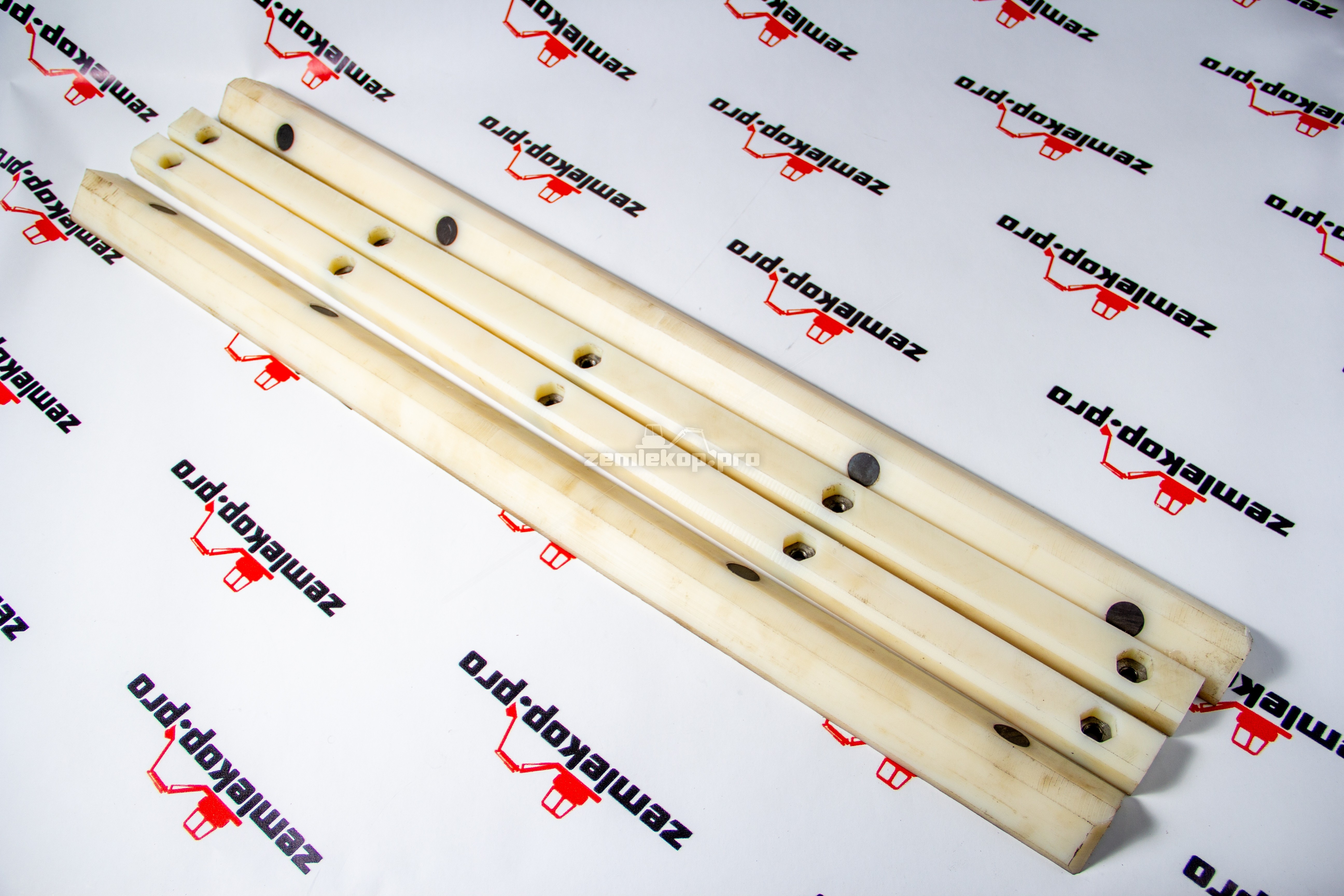 К-т VOLVO BL61/71 Комплект направляющих VOLVO BL61/71 (из 4 шт.) (11885339 - 1 шт. + 11885340 - 1 шт. + 11888793 - 2 шт.)