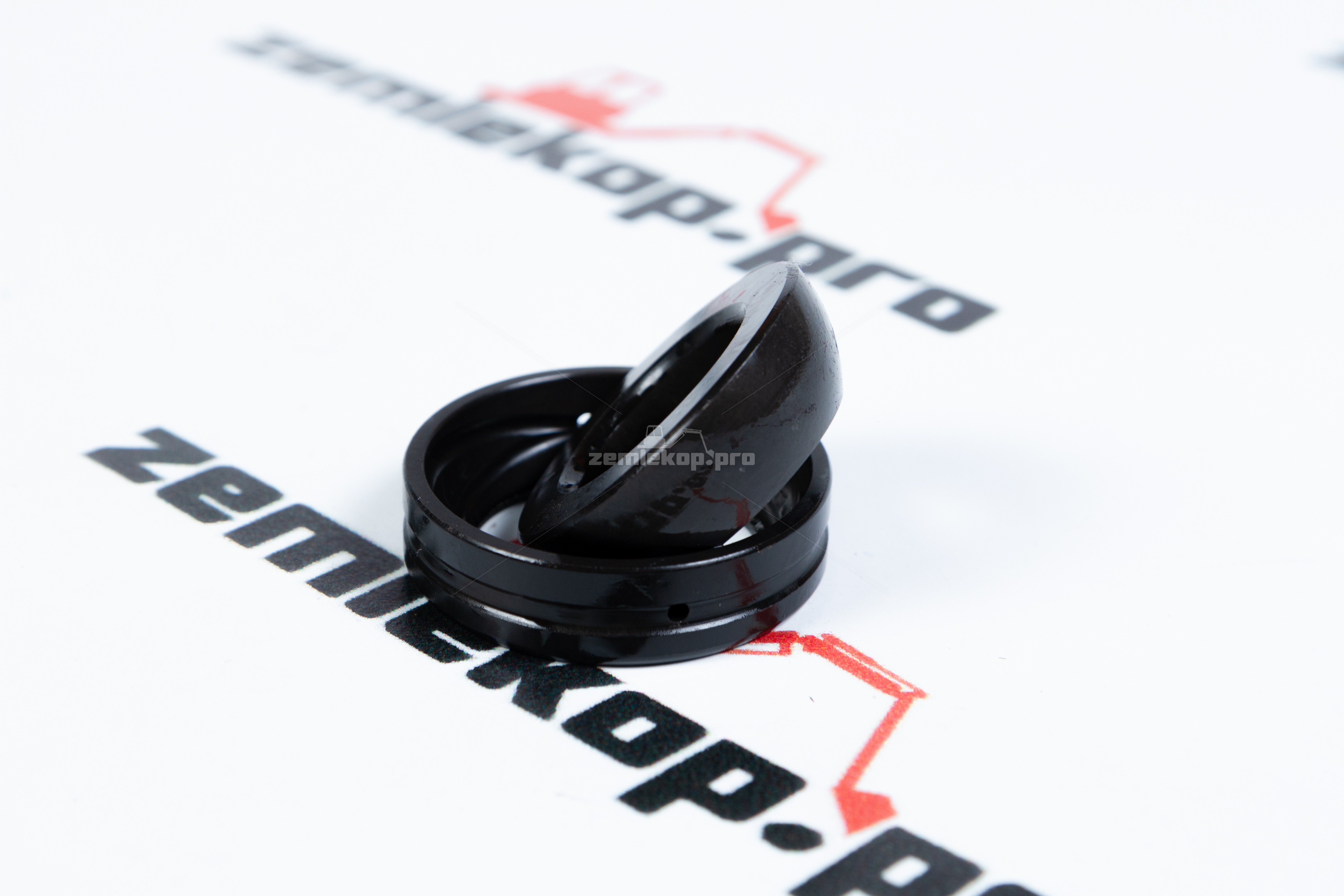 VOE1179400^ Втулка шкворня нижняя / верхняя (проверка по номеру моста) 123726, 9968002, 115714, 3523057M1, 11467850, 45161