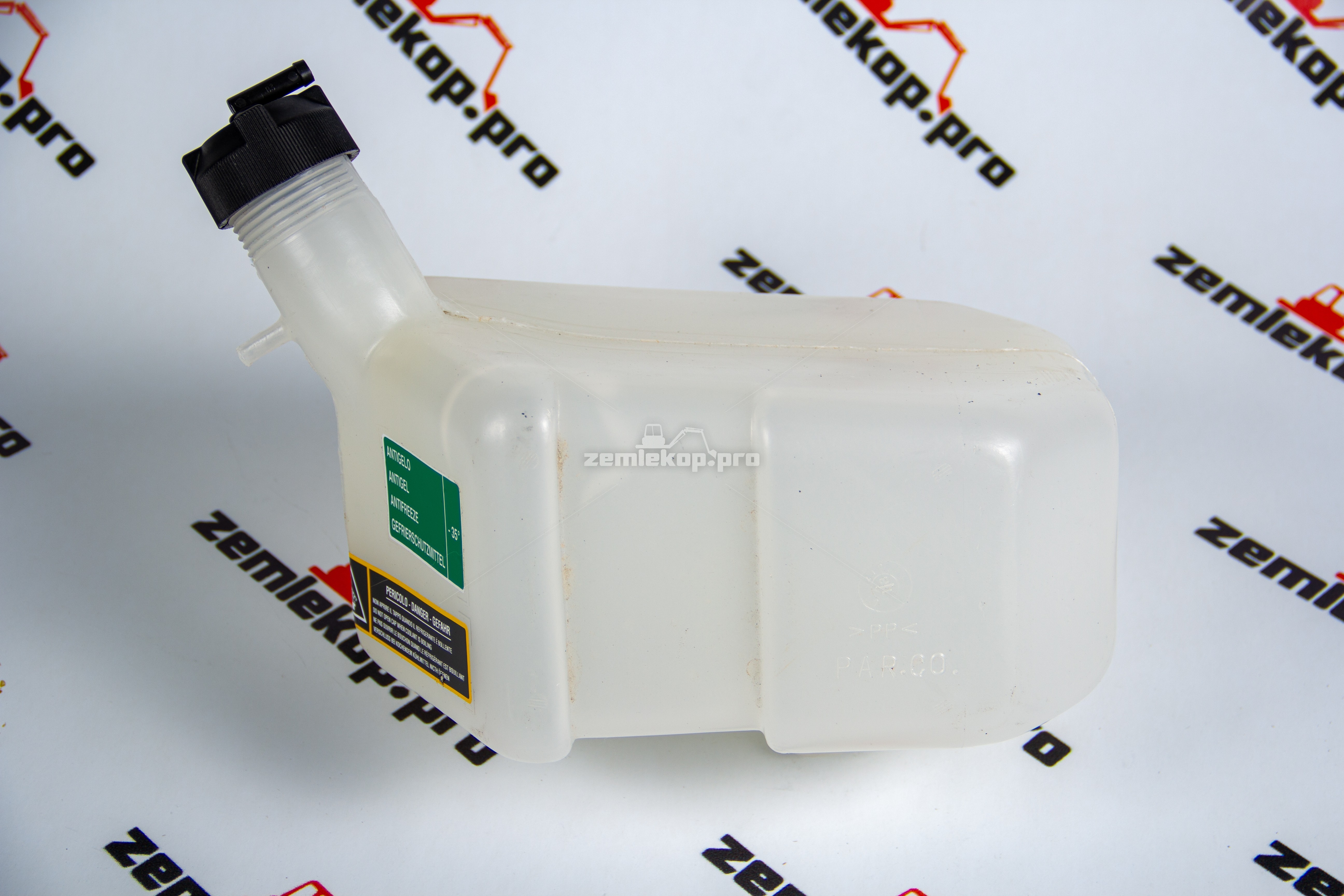 84136463 Бачок расширительный CNH 85802804