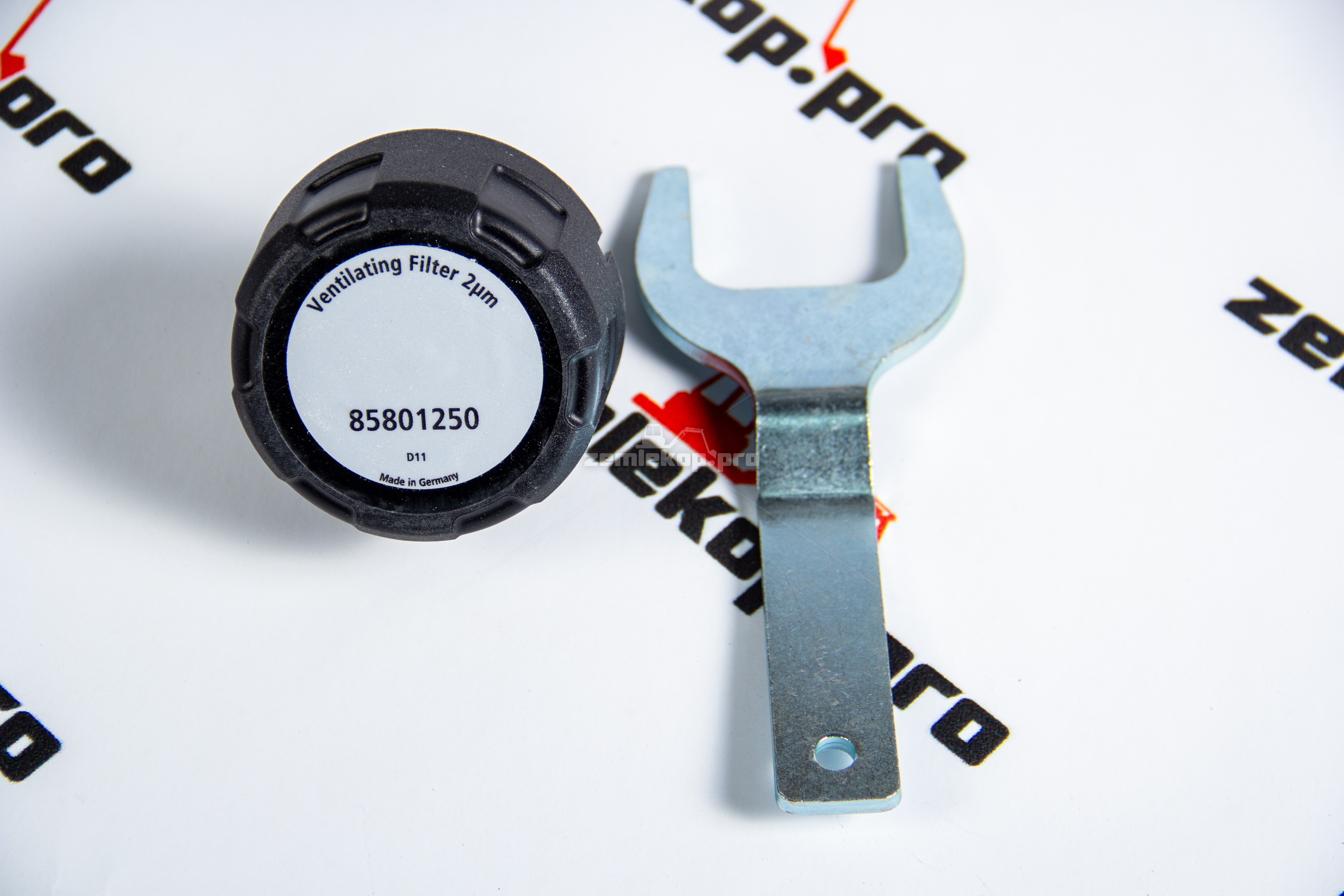 85813350 Крышка гидробака CNH