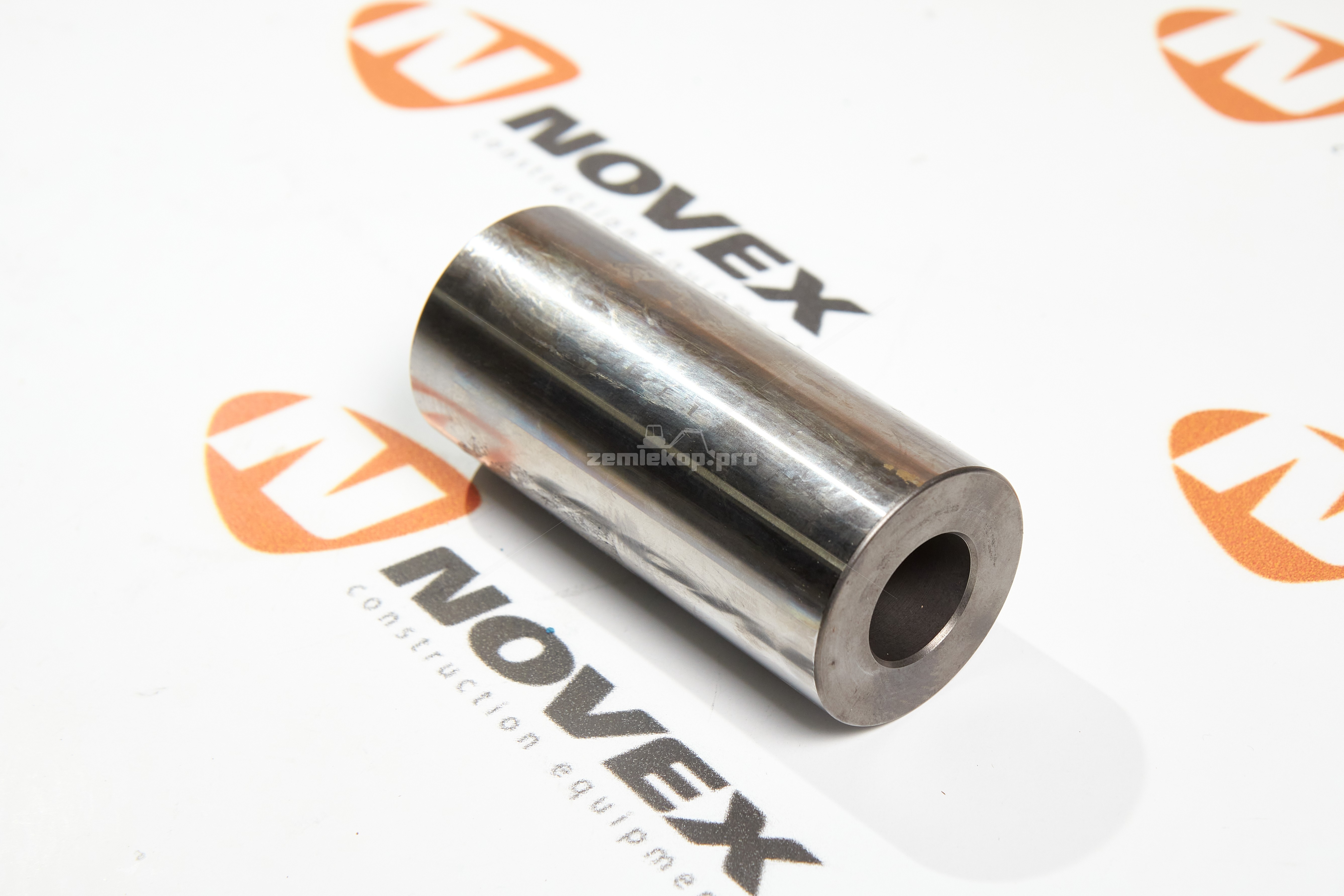 8N1608 Палец поршня