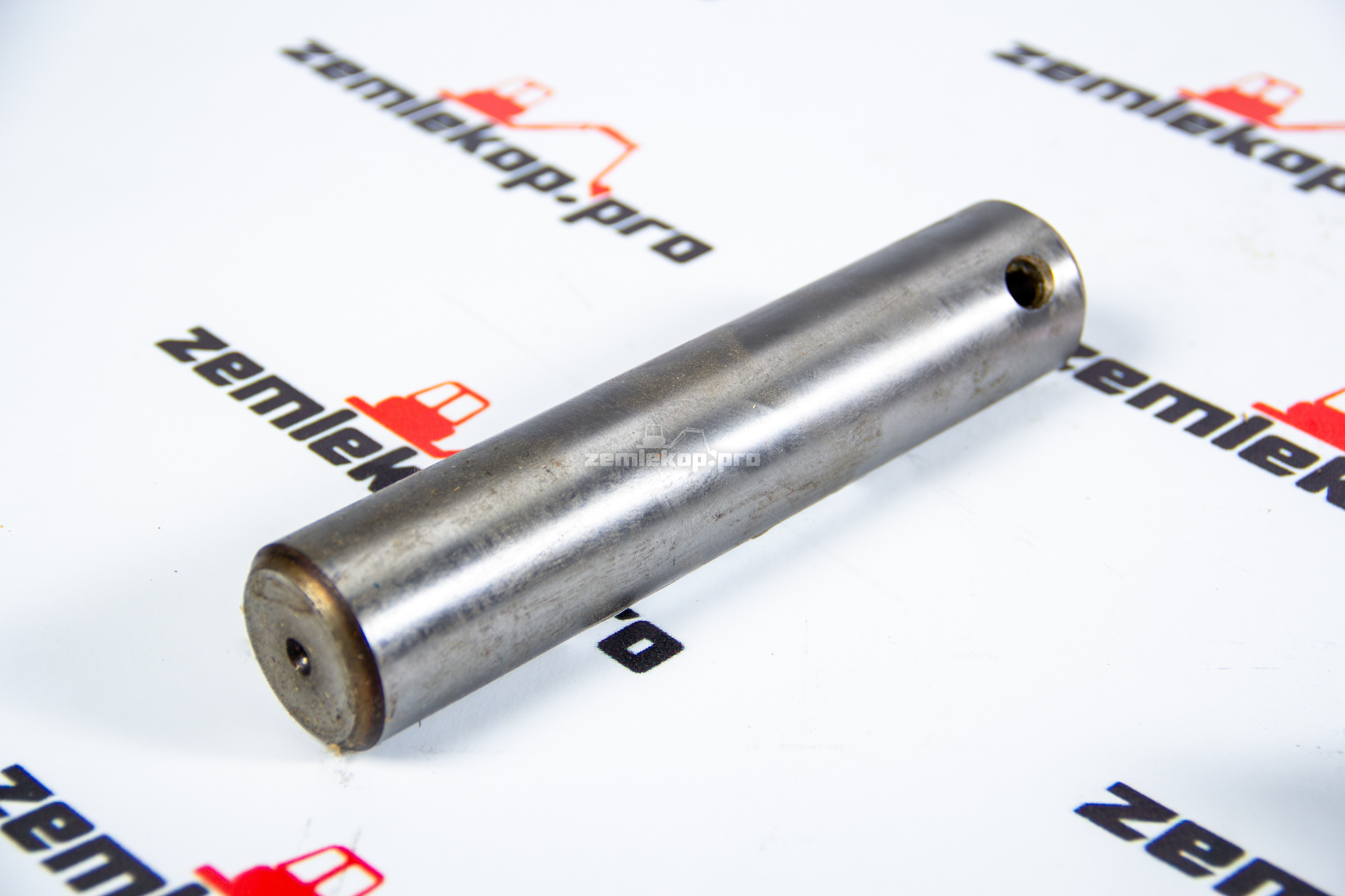 85820015 Палец CNH ( крепление челюсти и отвала переднего ковша )