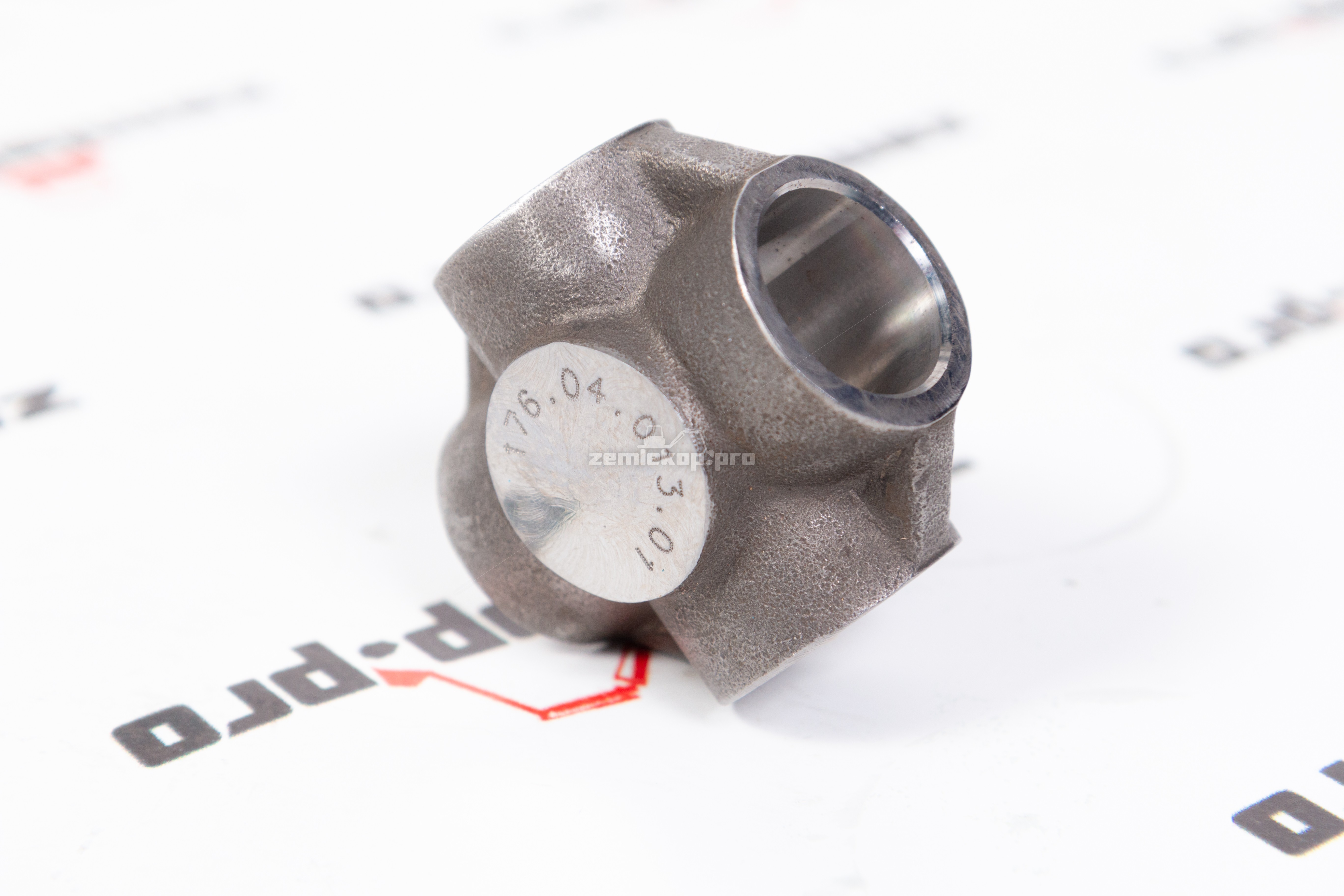 176.04.013.01 Муфта (корпус крестовины) DANA