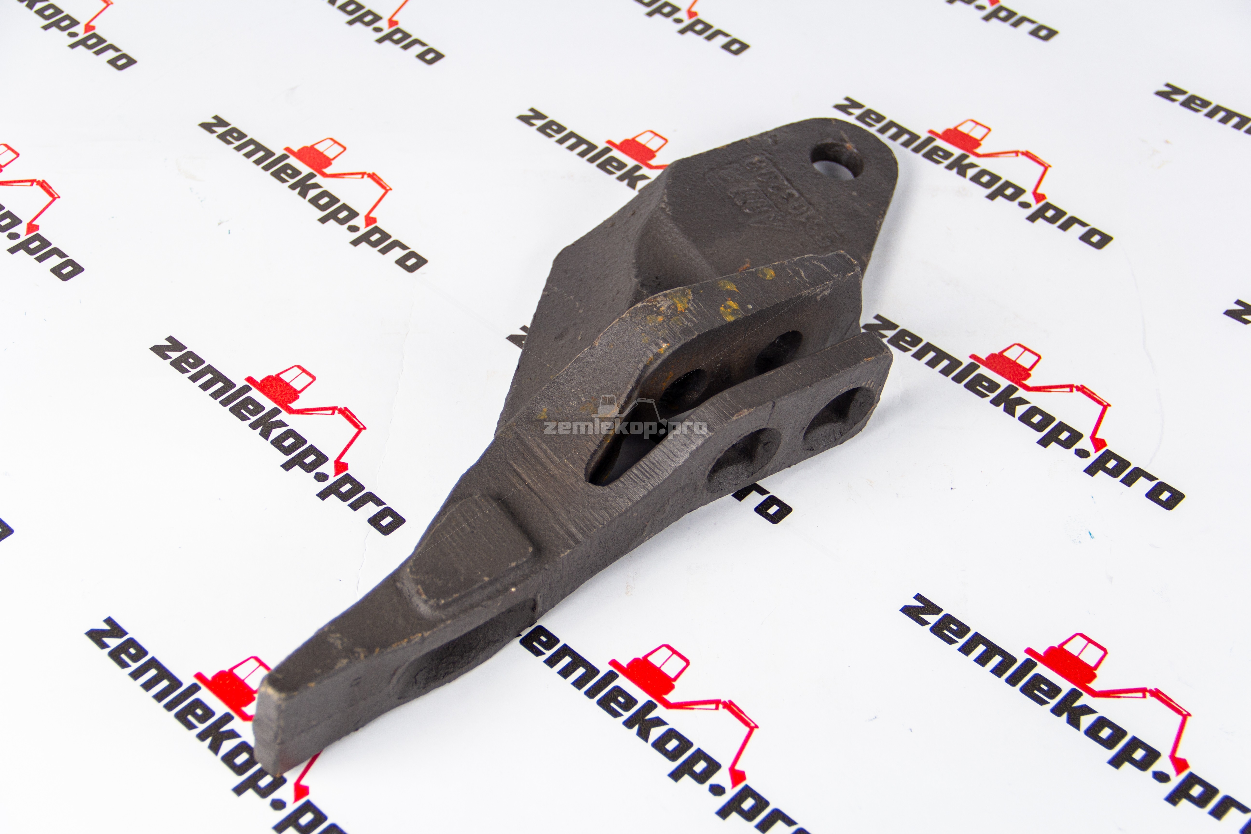 531.03208 Бокорез ковша правый JCB 2CX/3CX/4CX