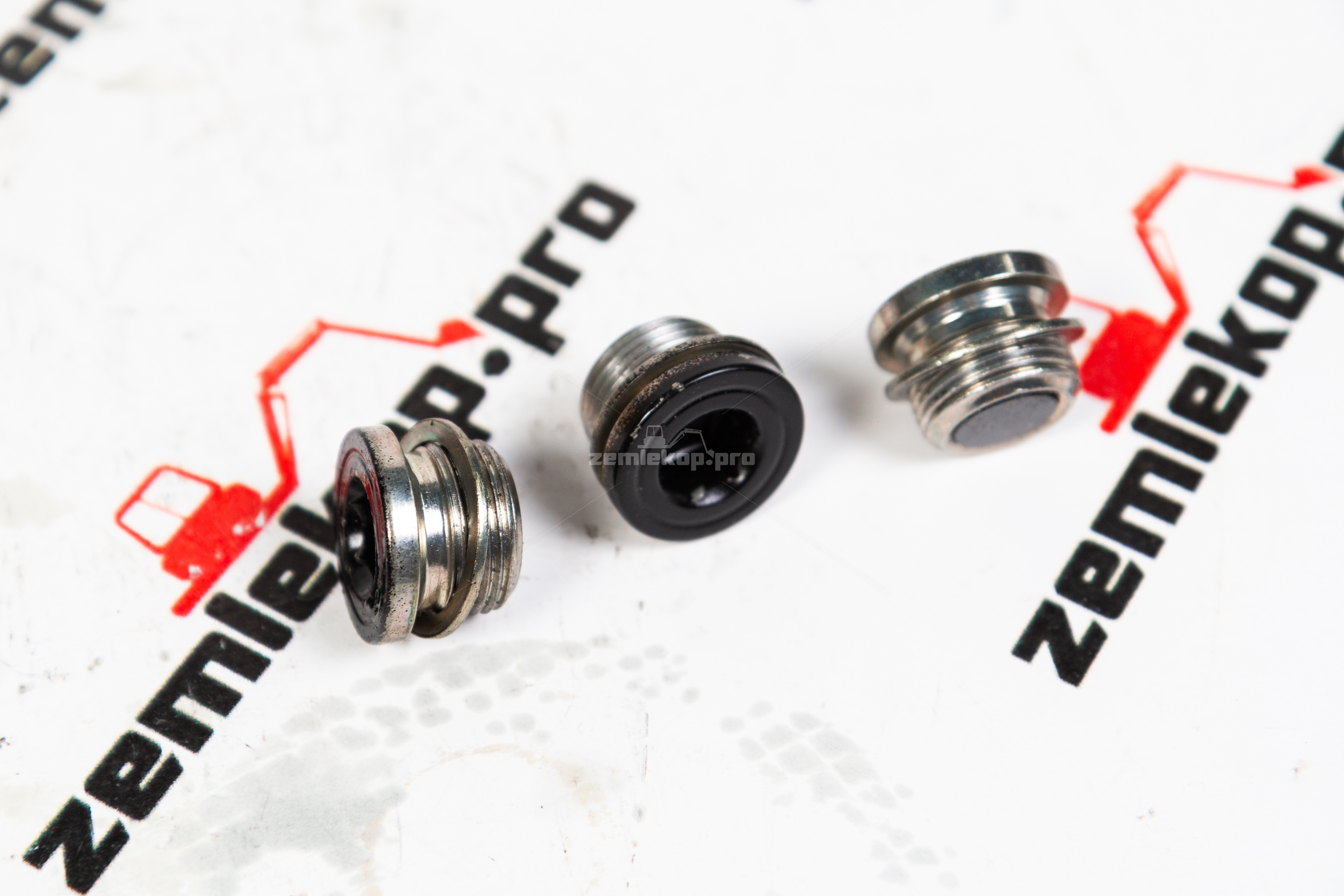 112.01.610.02-R Пробка DANA