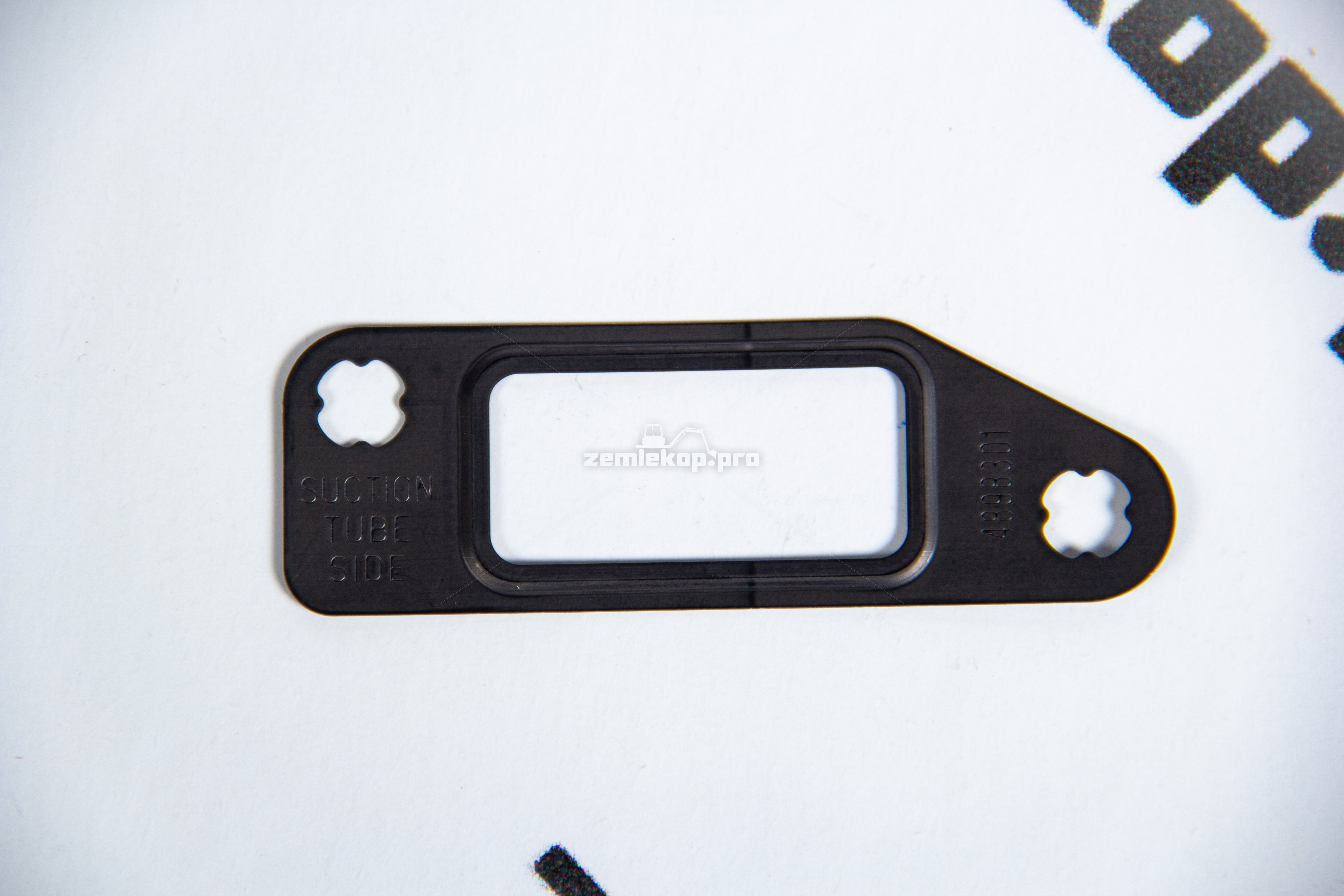 4898301 Прокладка поддона CNH