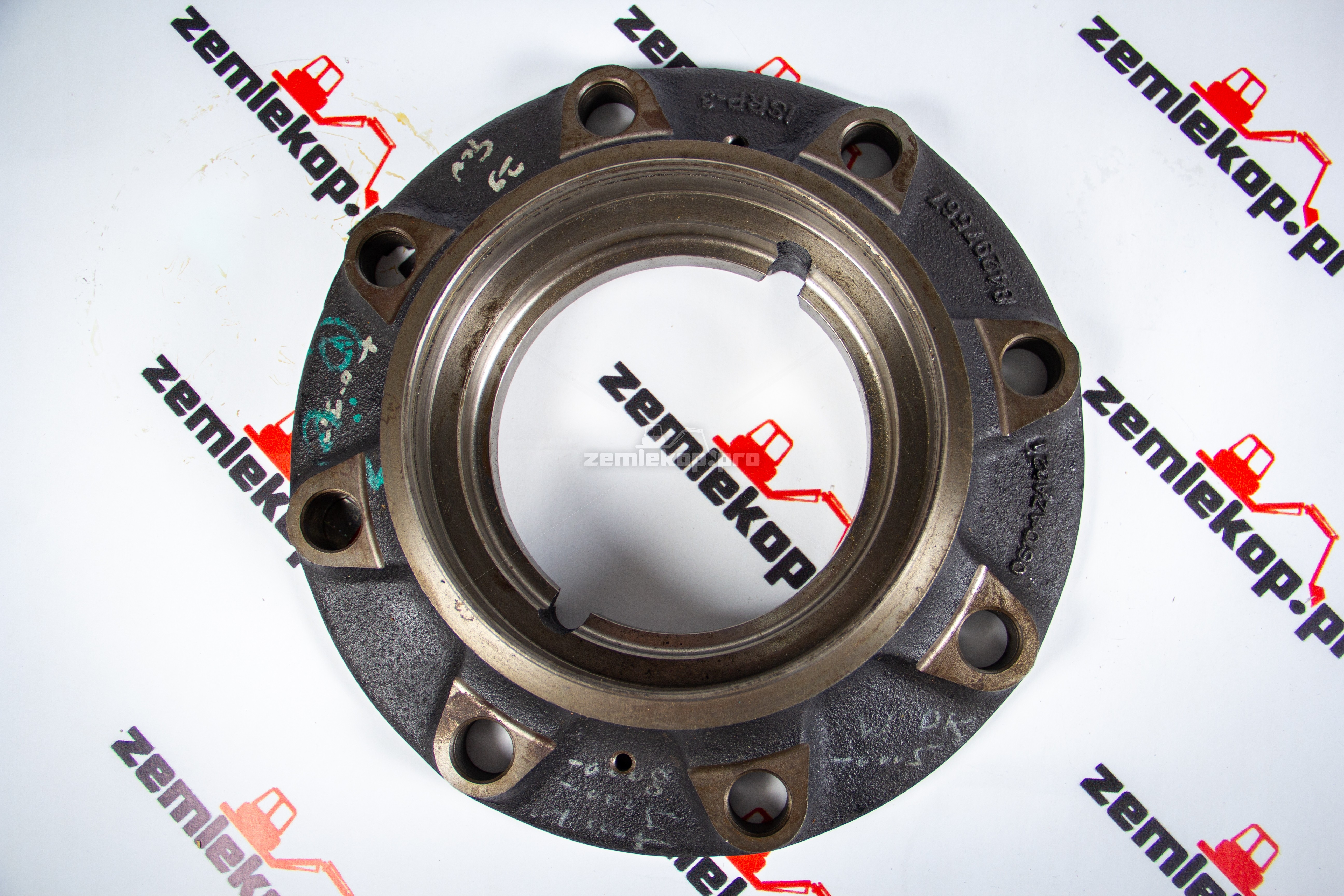 84297567 Ступица