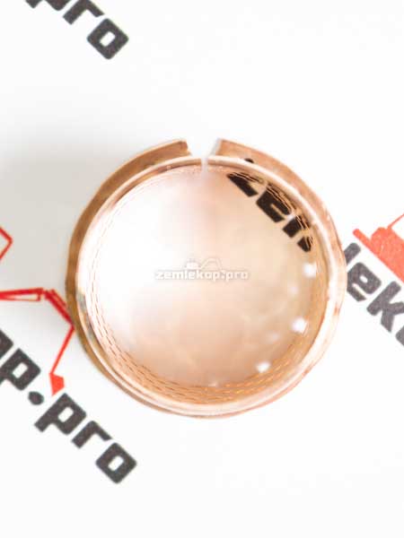 212.01.011.01 Втулка шкворня DANA