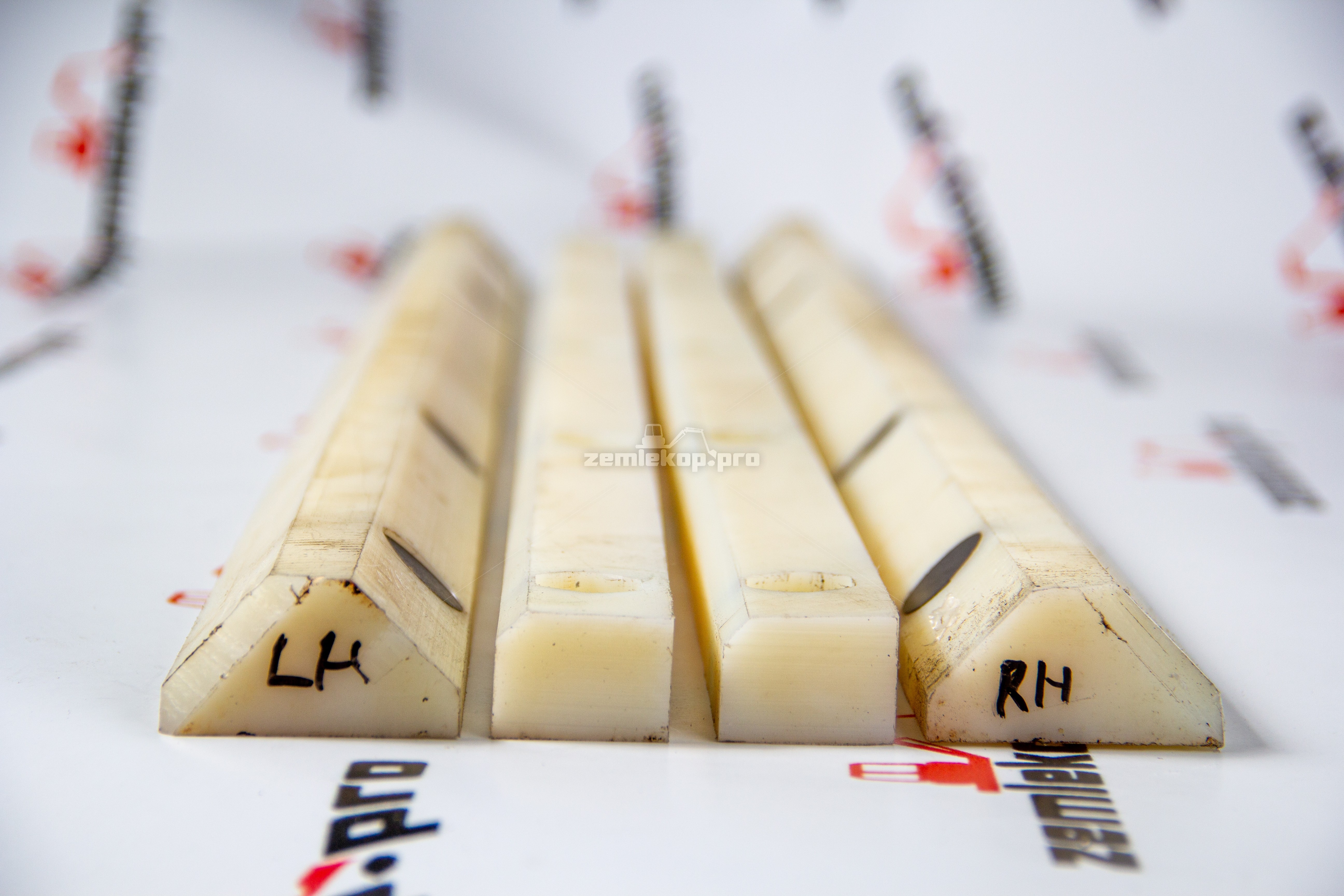 К-т VOLVO BL61/71 Комплект направляющих VOLVO BL61/71 (из 4 шт.) (11885339 - 1 шт. + 11885340 - 1 шт. + 11888793 - 2 шт.)