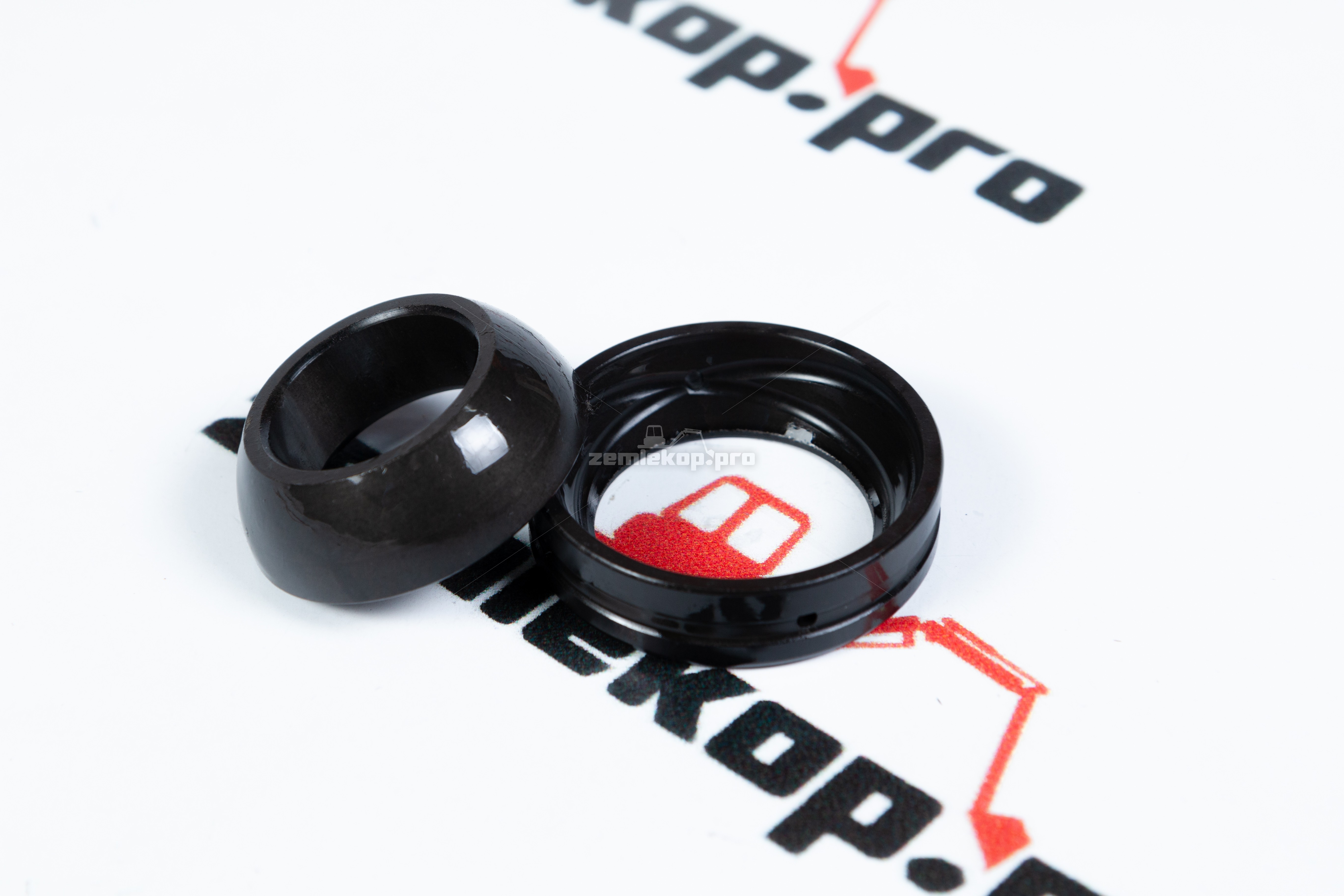 VOE1179400^ Втулка шкворня нижняя / верхняя (проверка по номеру моста) 123726, 9968002, 115714, 3523057M1, 11467850, 45161