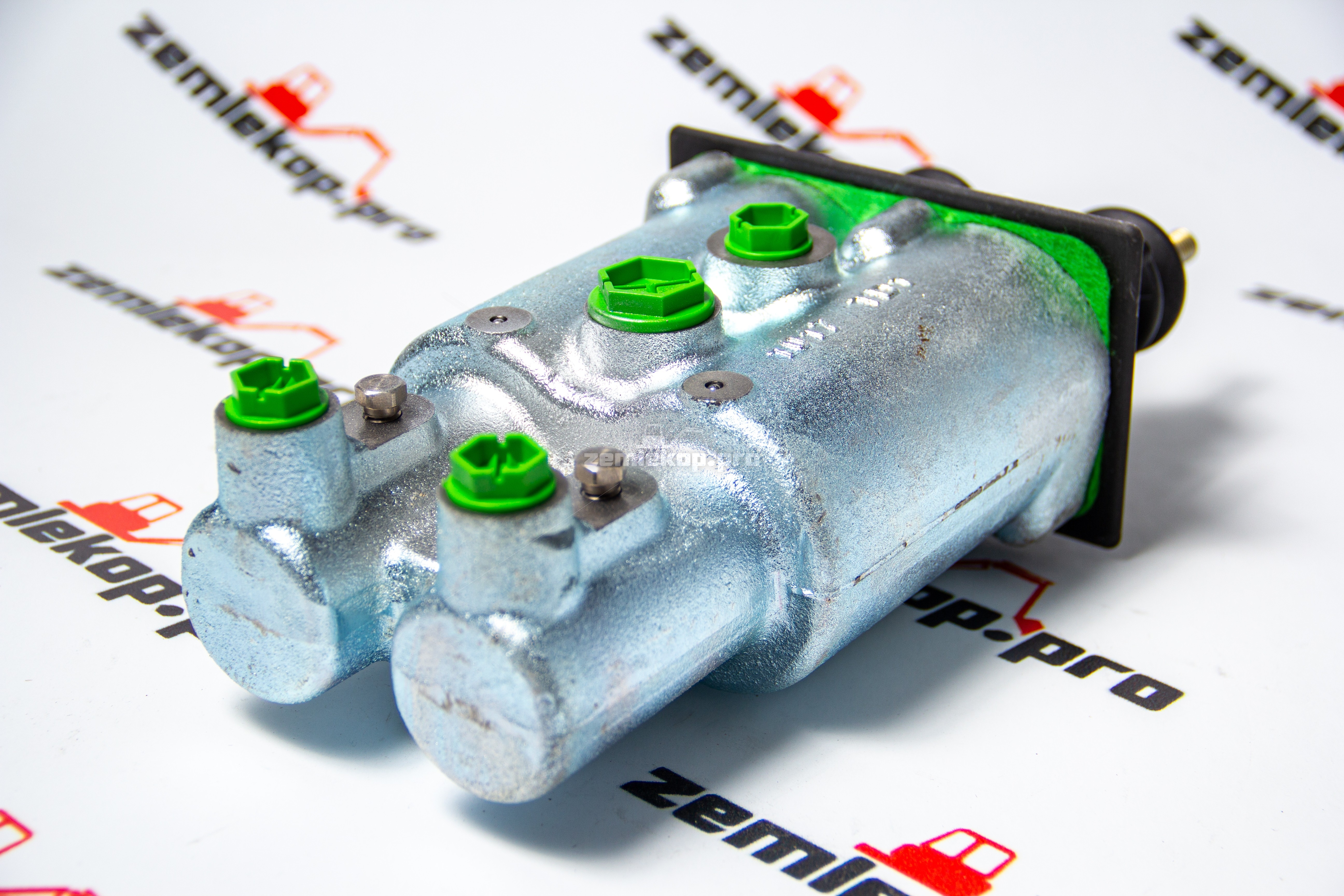 11886865 Цилиндр тормозной VOLVO 11886053, 15616192, F18/61510, F18/61530