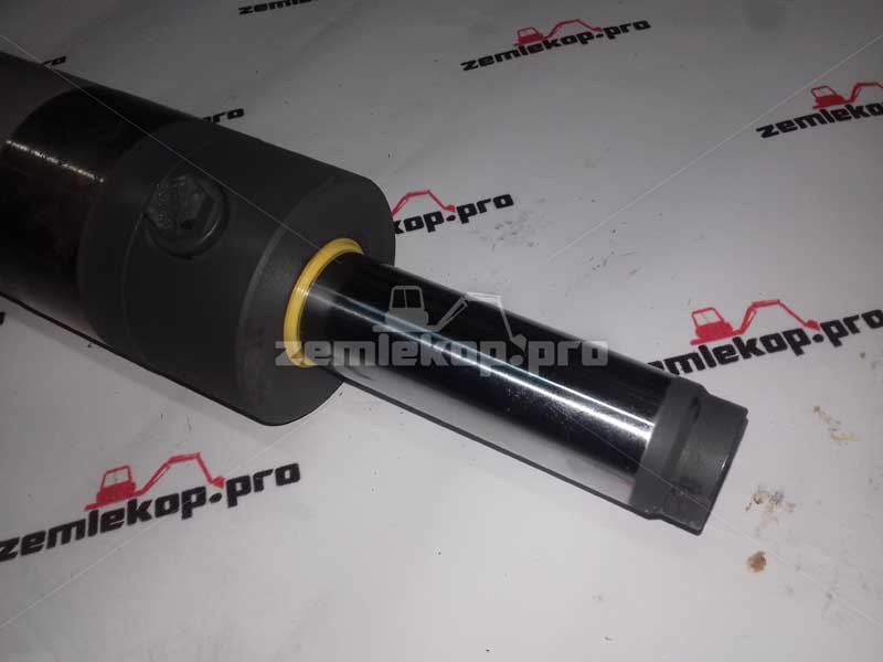 740.24.624.01-R  Рулевой цилиндр DANA