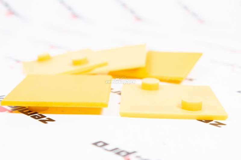 3516684M2 Накладка (4.5/4.25 квадрат) Terex