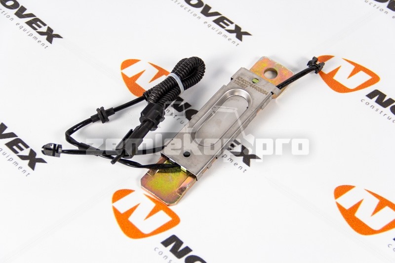 AZ400744403054 SITRAK Пластина прижимная