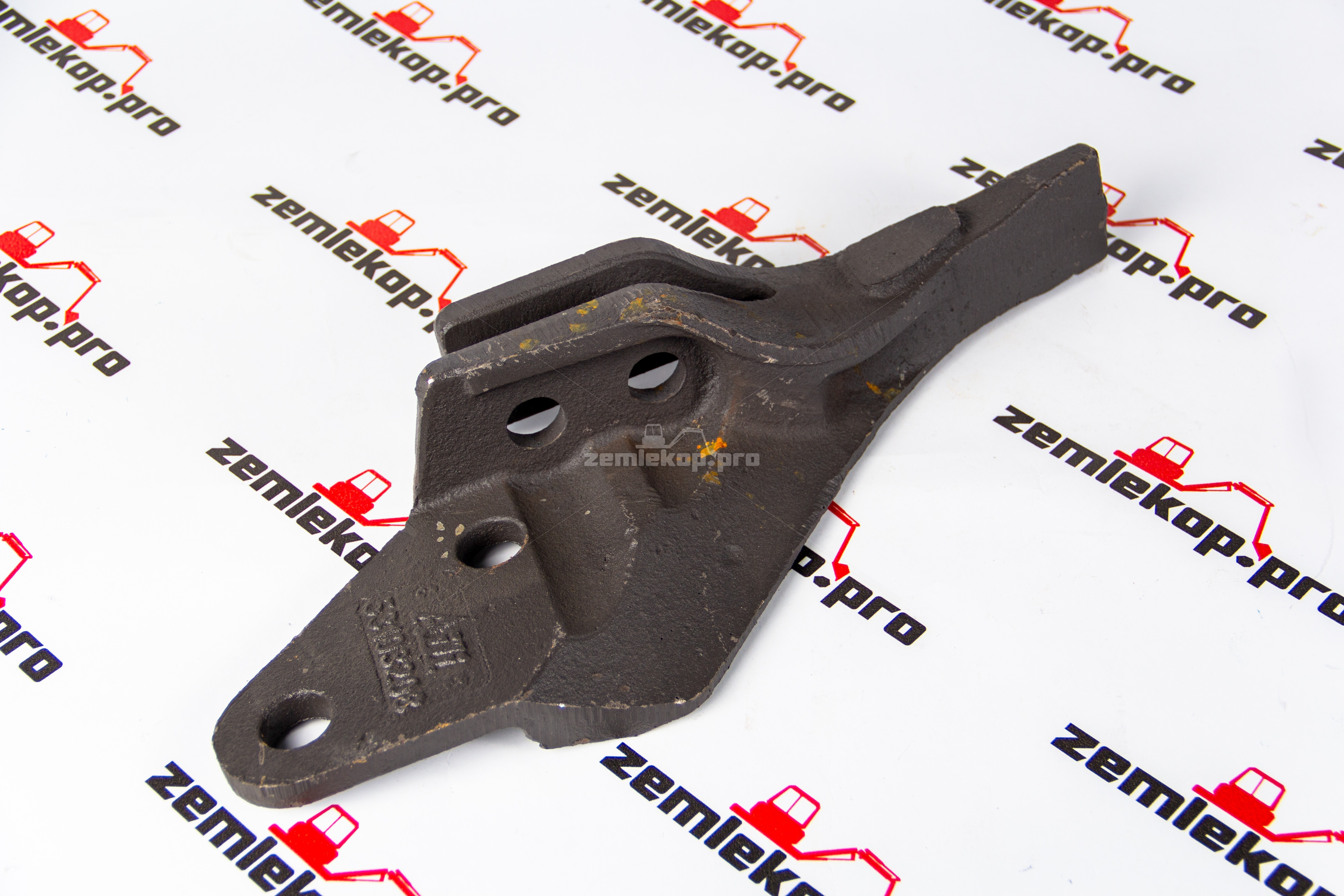 531.03208 Бокорез ковша правый JCB 2CX/3CX/4CX