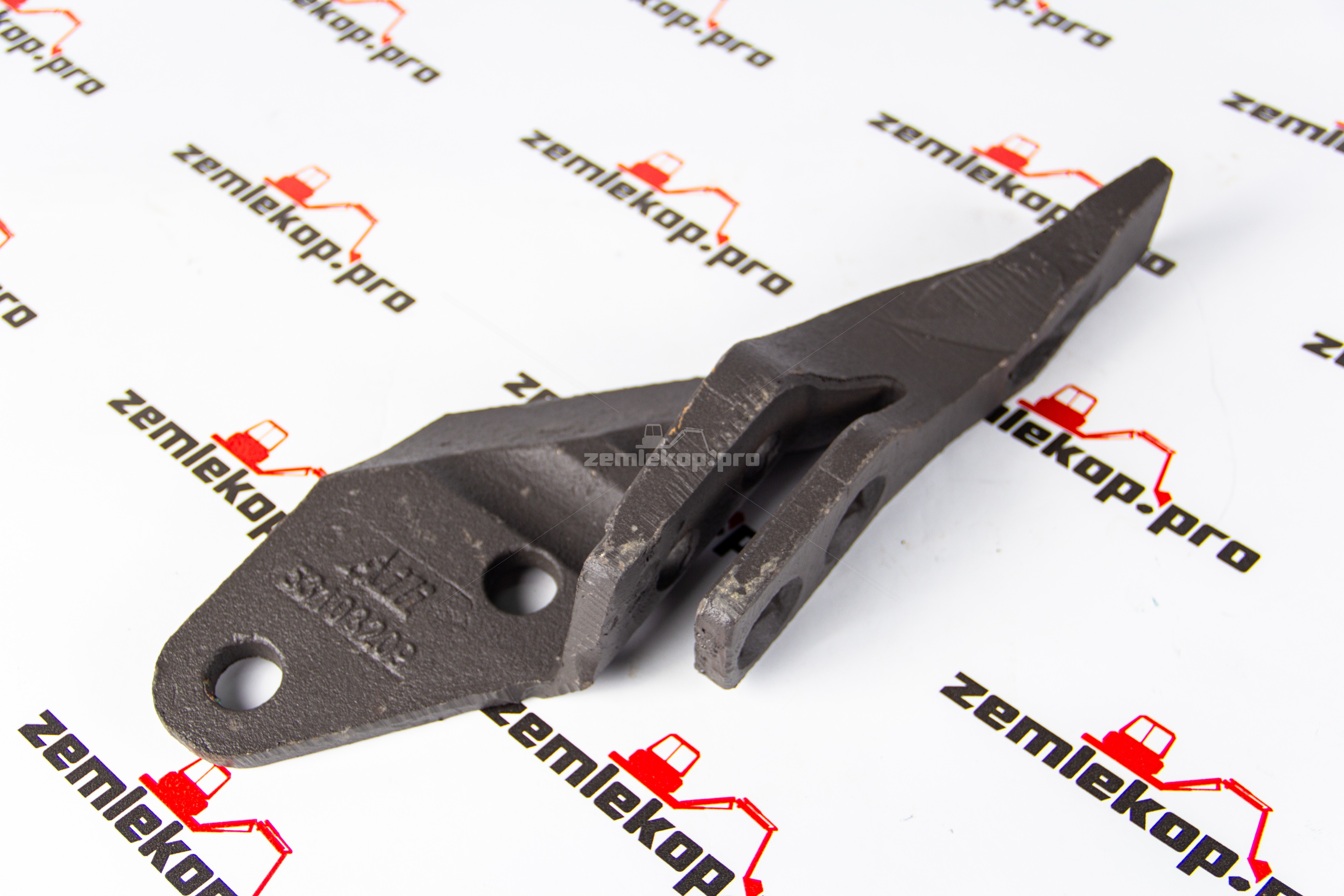 531.03209 Бокорез ковша левый JCB 2CX/3CX/4CX