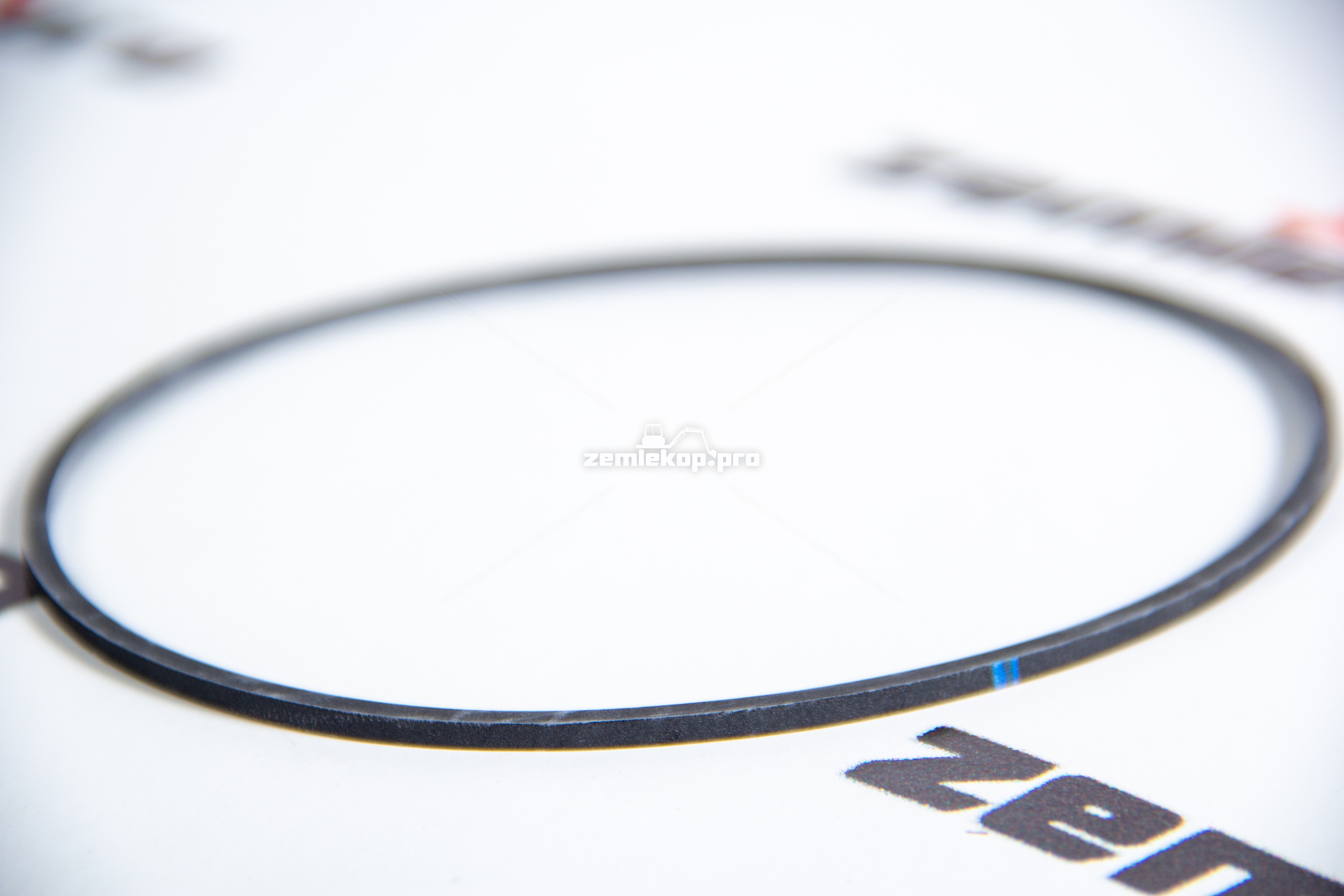 81845713 Кольцо