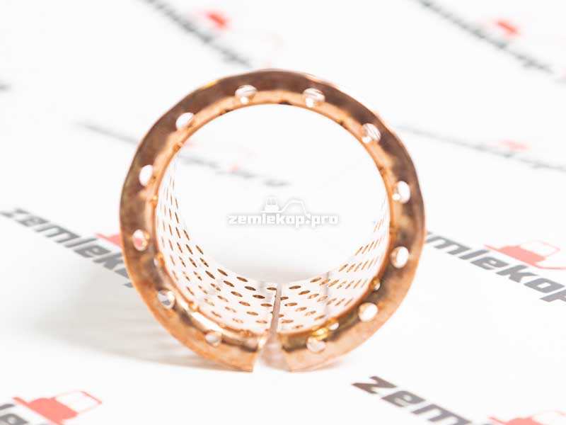 212.01.011.01 Втулка шкворня DANA