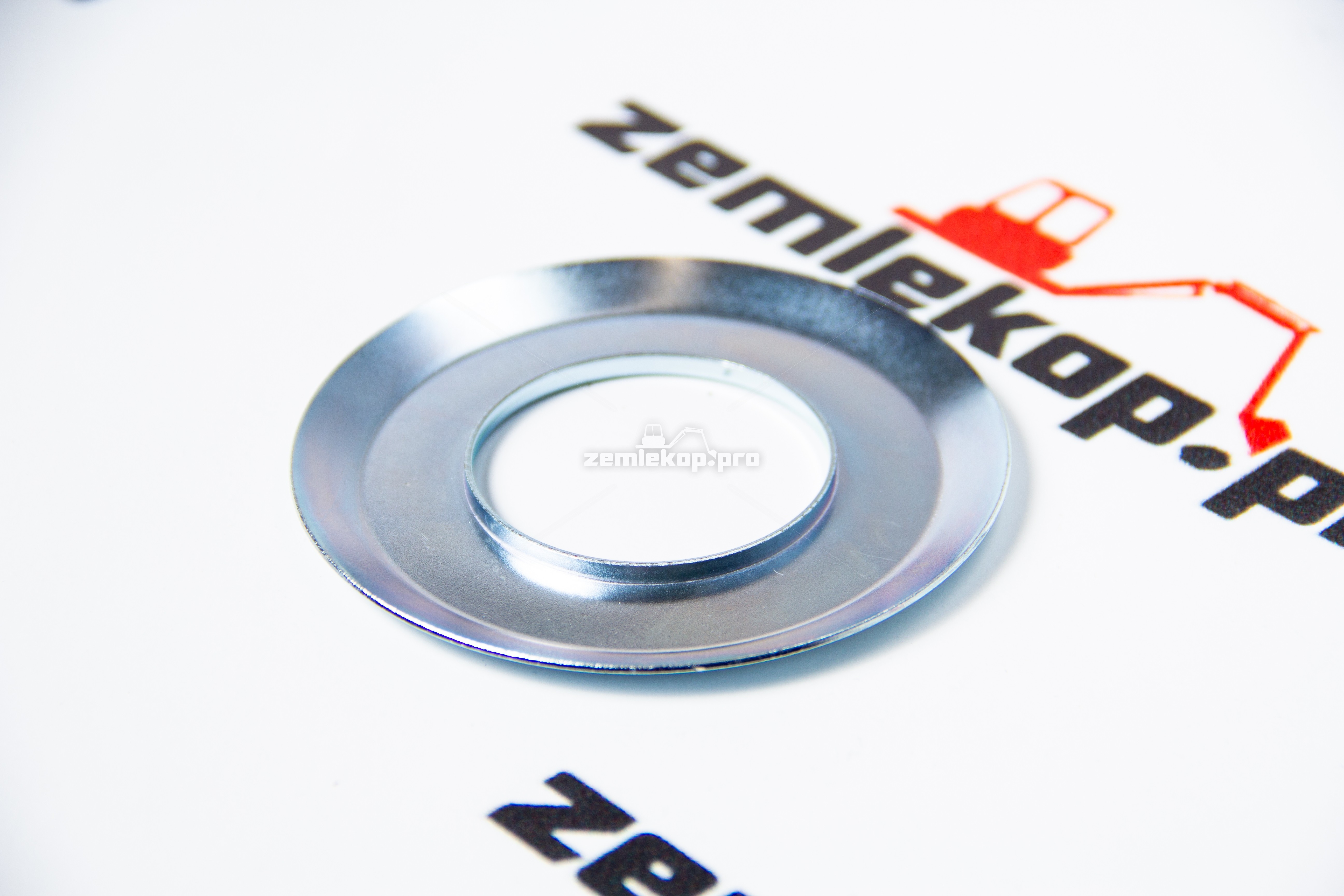 725.04.017.01 Крышка DANA