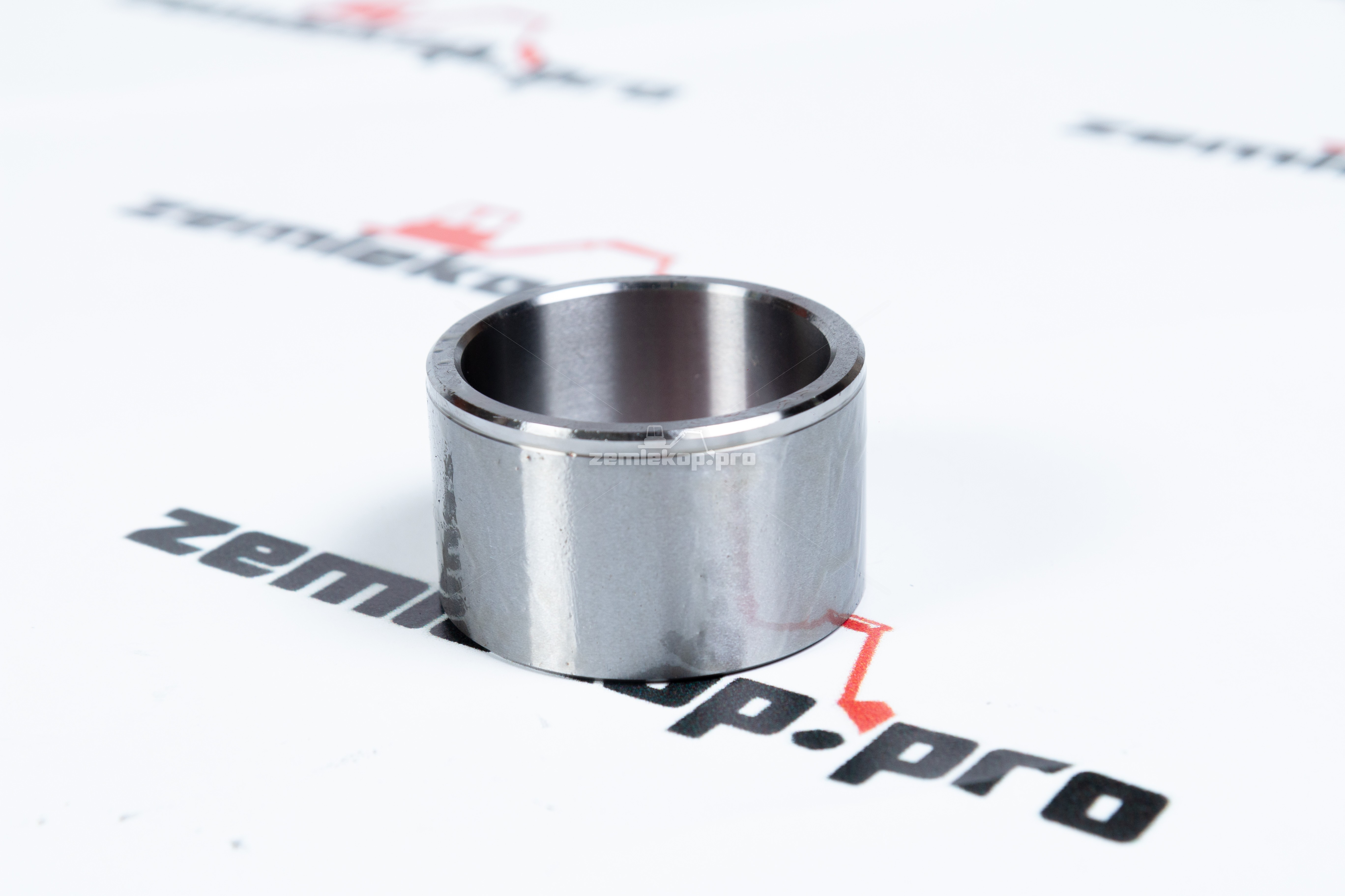 6194022M1^ Втулка передняя (на палец (балансир) переднего моста) 11716618, VOE11716618, 126611