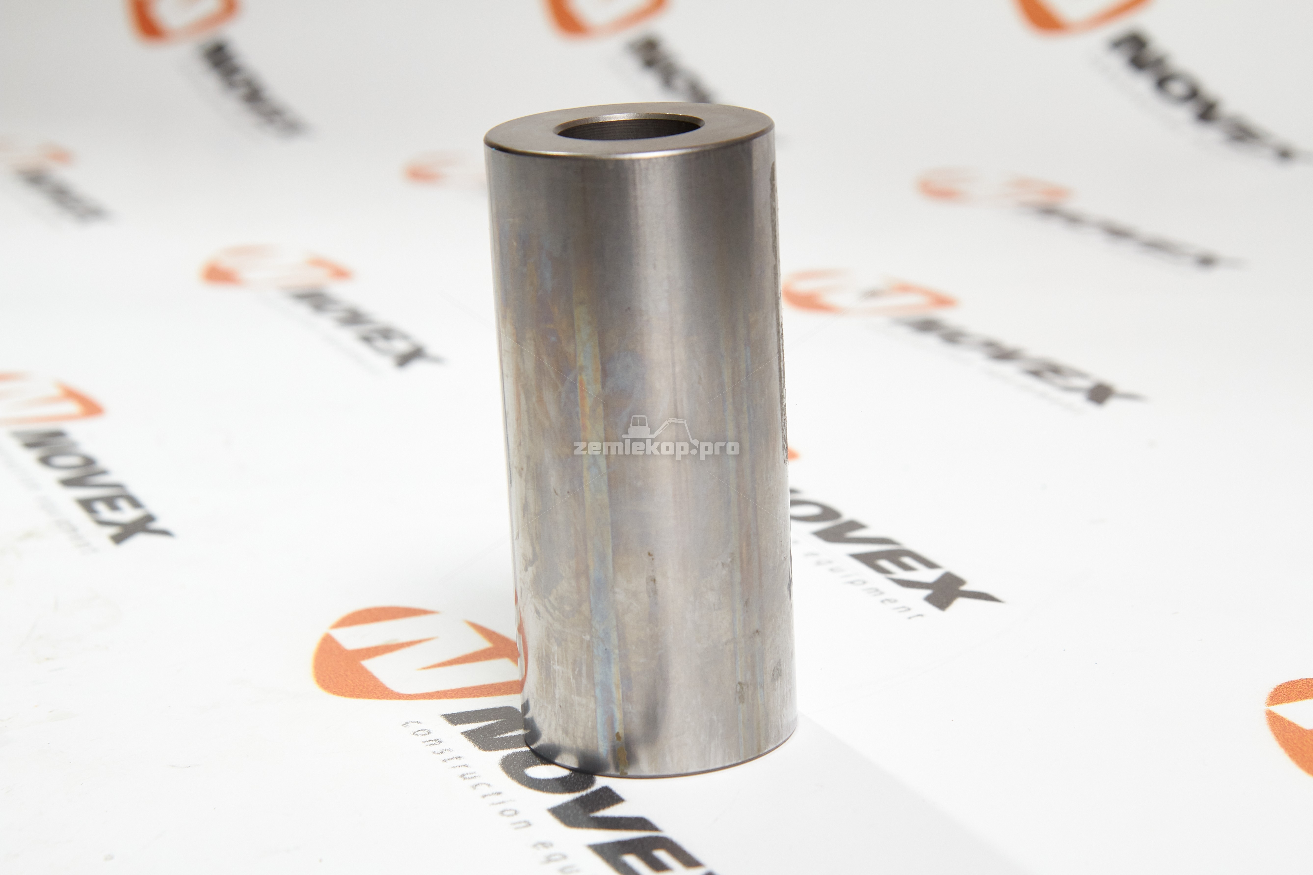 8N1608 Палец поршня