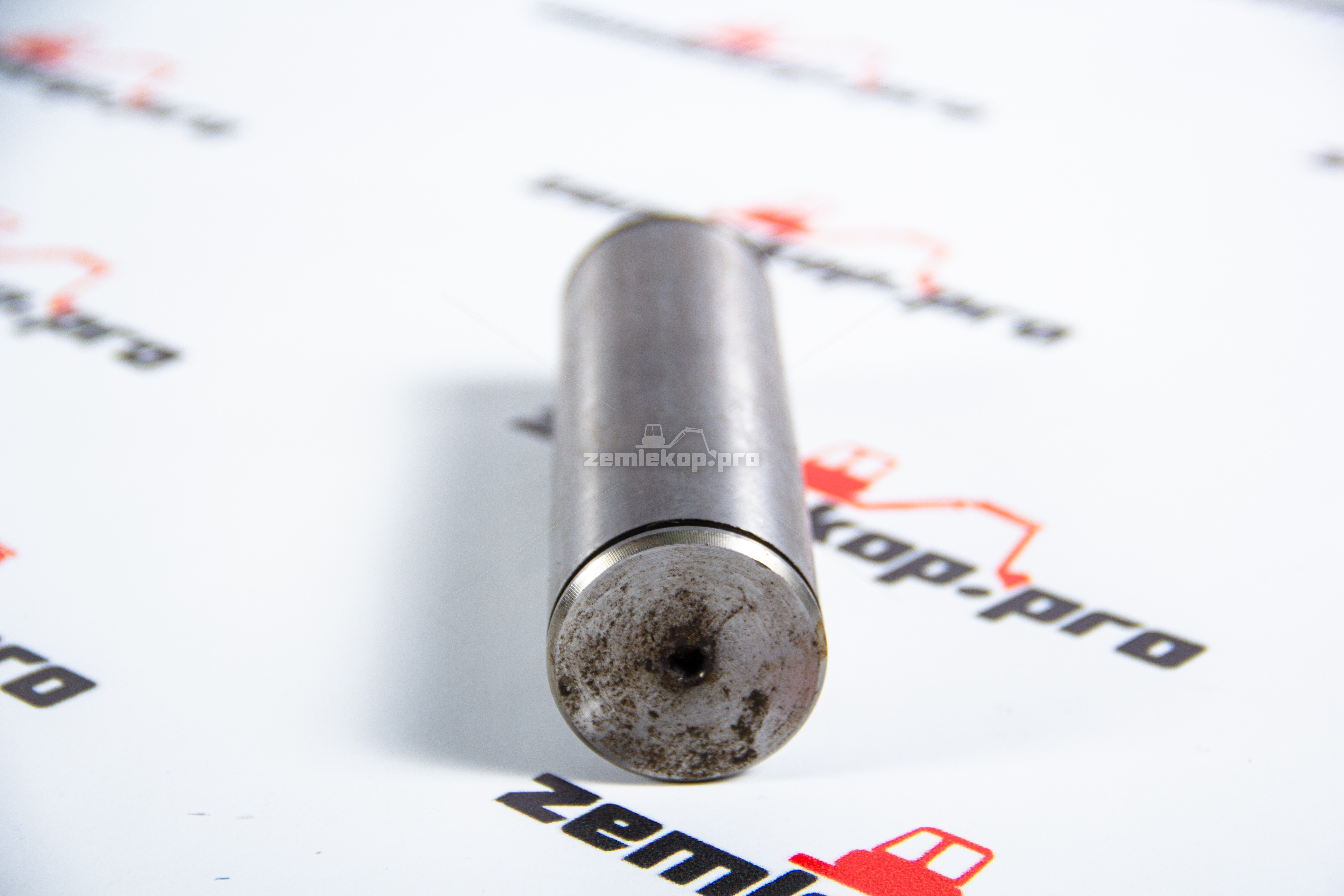 85804508 Палец CNH ( в шток ГЦ опрокидывания переднего ковша ) 84198168