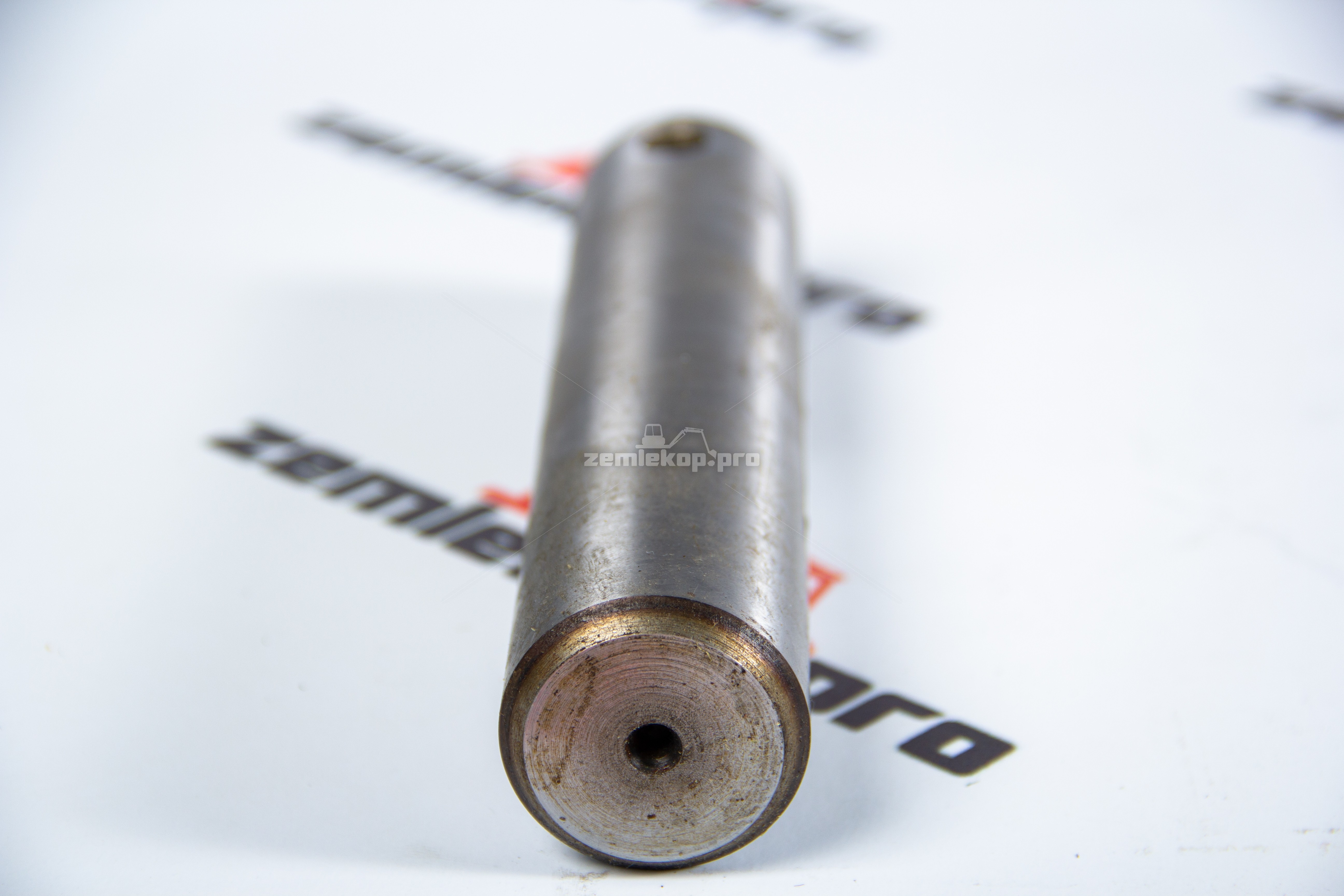 85820015 Палец CNH ( крепление челюсти и отвала переднего ковша )