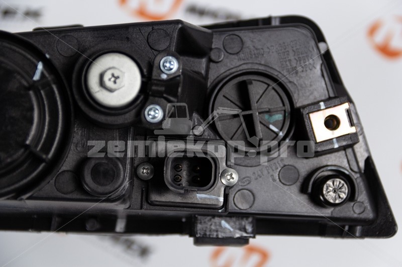 812W25320-6002 SITRAK Фара противотуманная правая с поворотником