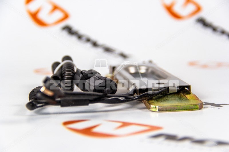 AZ400744403054 SITRAK Пластина прижимная