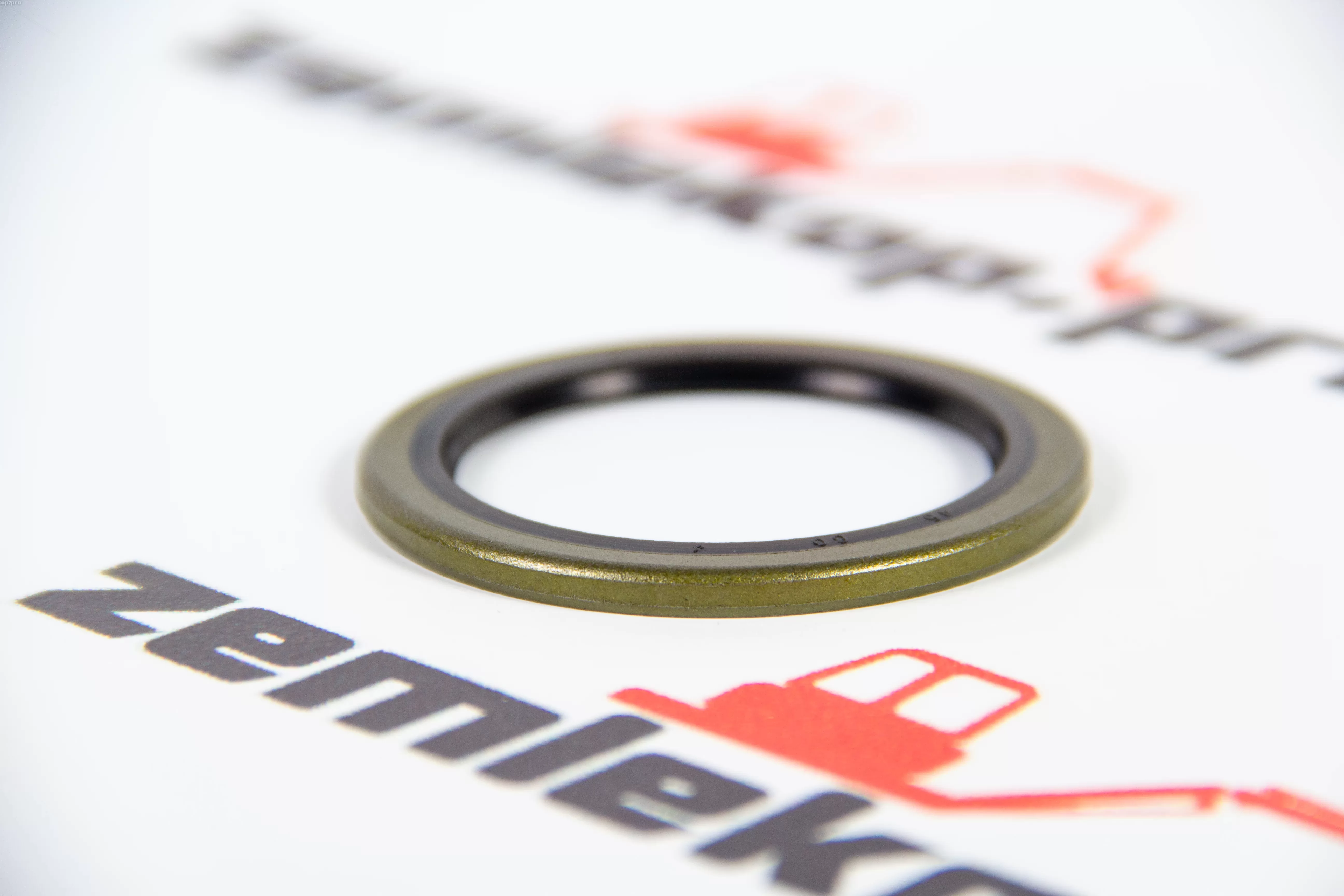 11890048 Сальник VOLVO (в узел крепления ковша к рукояти)