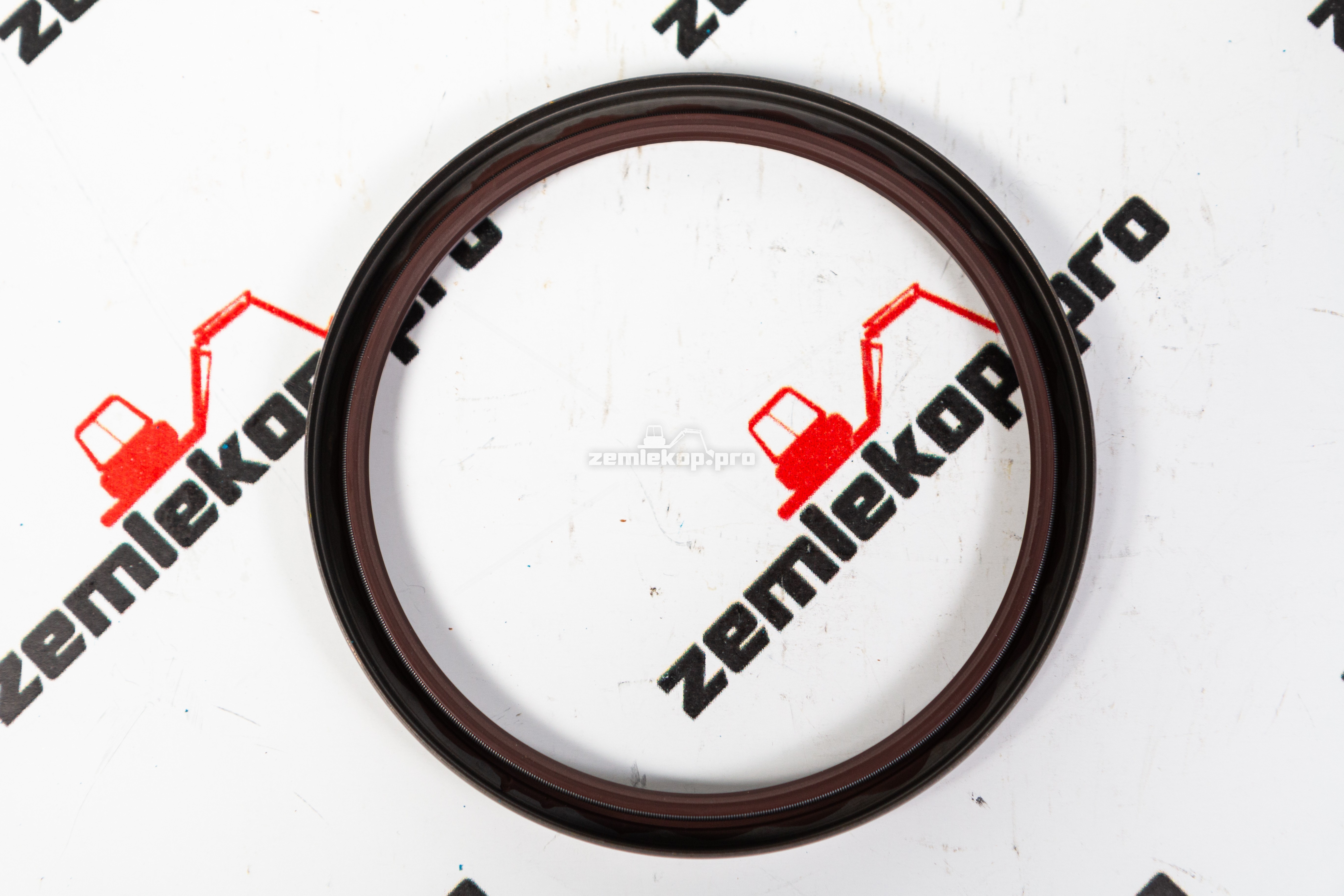 21628356  Сальник к/в VOLVO