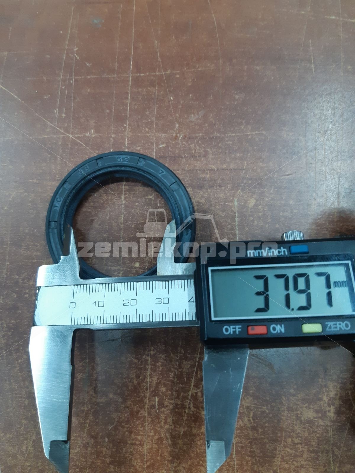 ZTAM-01103 Сальник ступицы 111.06.068.01^