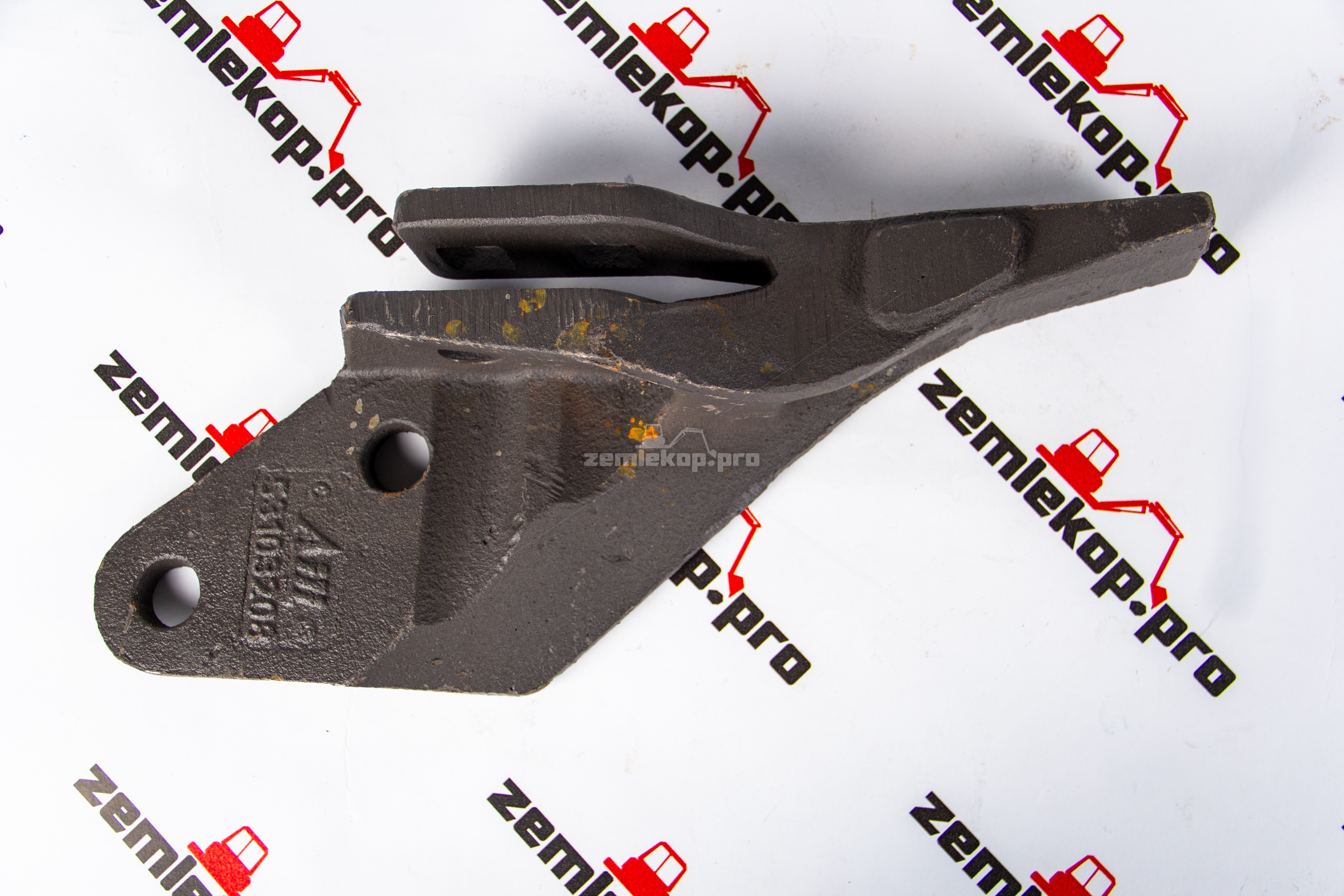 531.03208 Бокорез ковша правый JCB 2CX/3CX/4CX