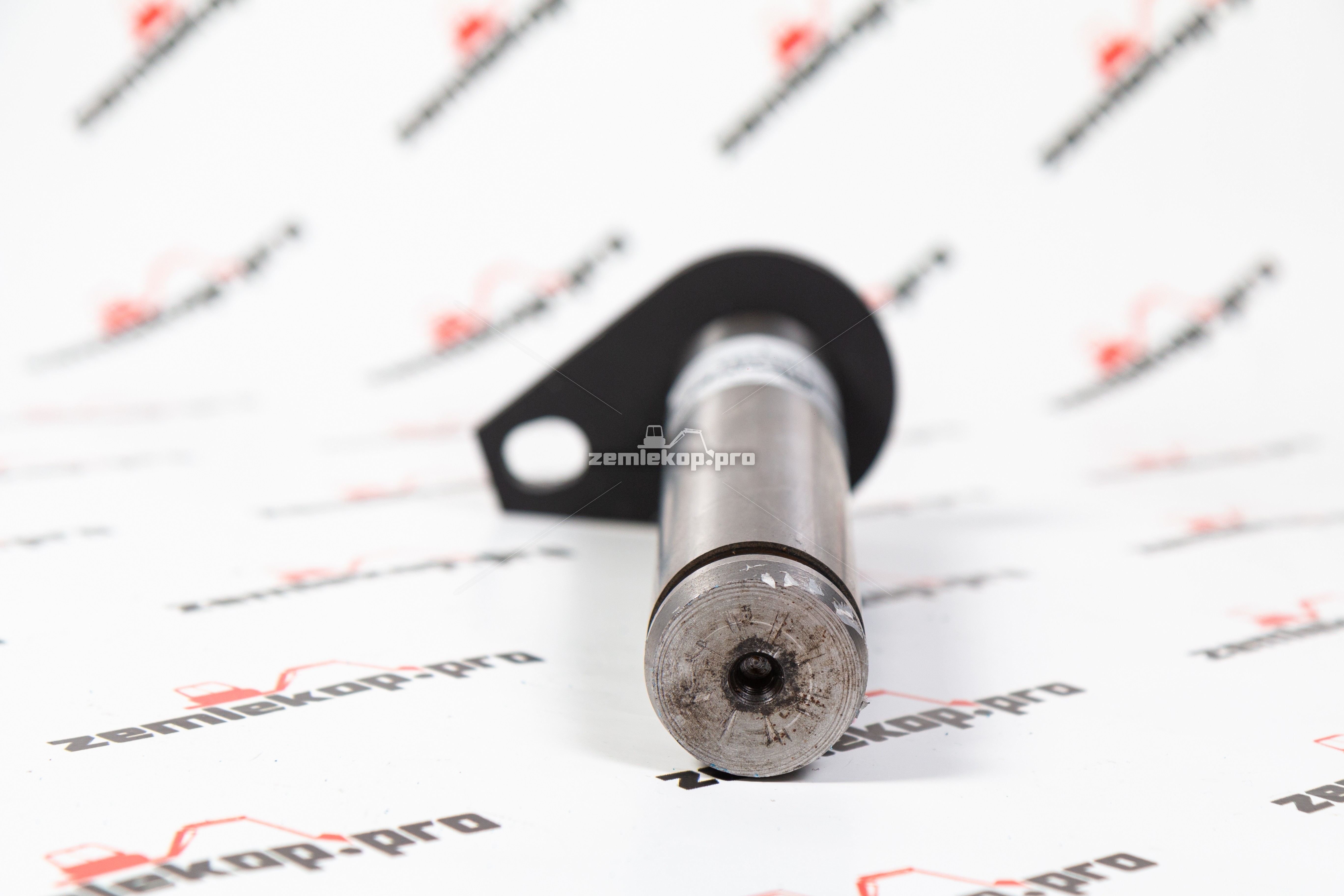 11882533 Палец VOLVO (крепление штока г/цилиндра ковша к трапеции)