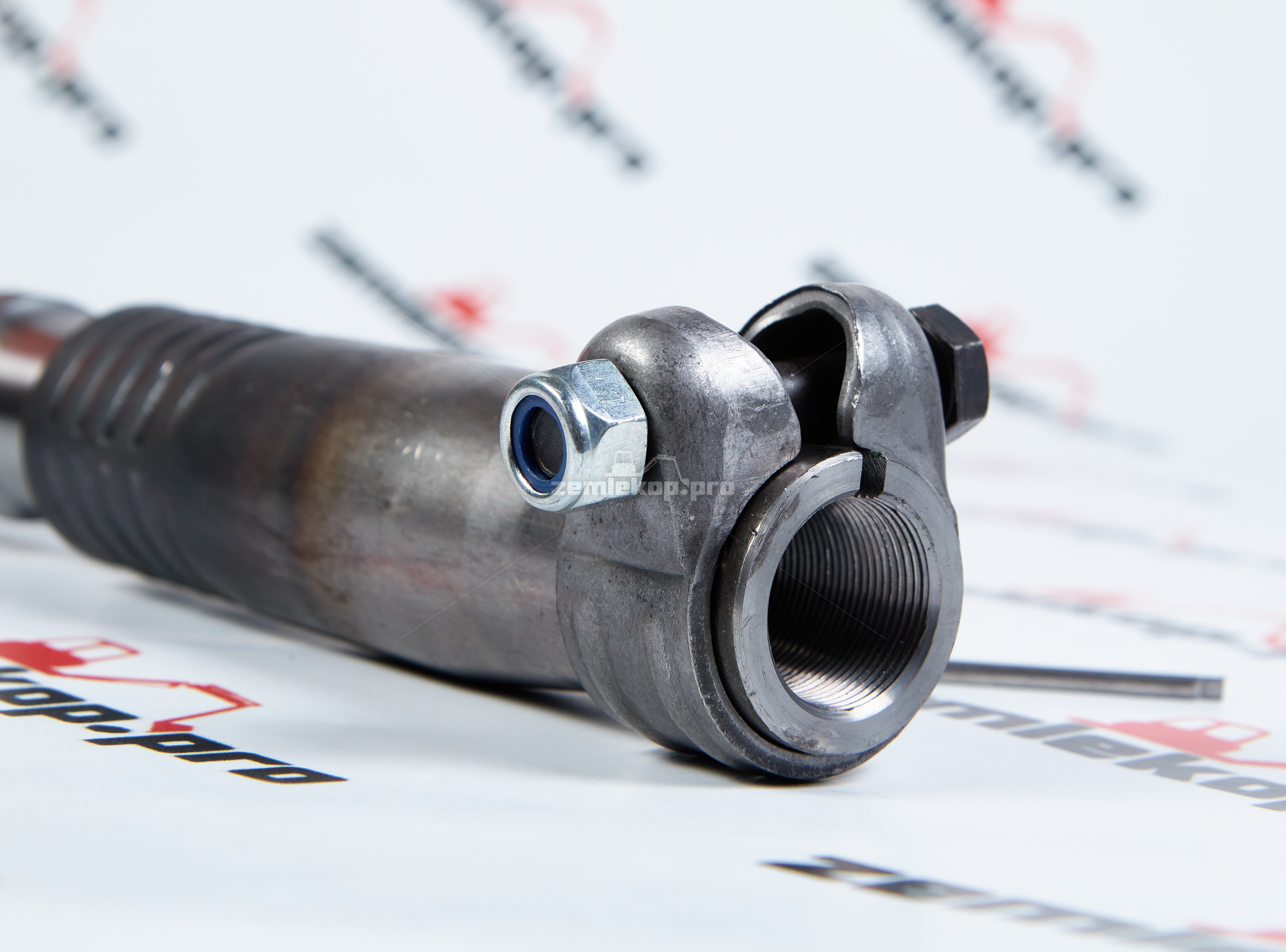 0501206157^ ROTA Рулевой наконечник правый  ZF ZGAQ-01233